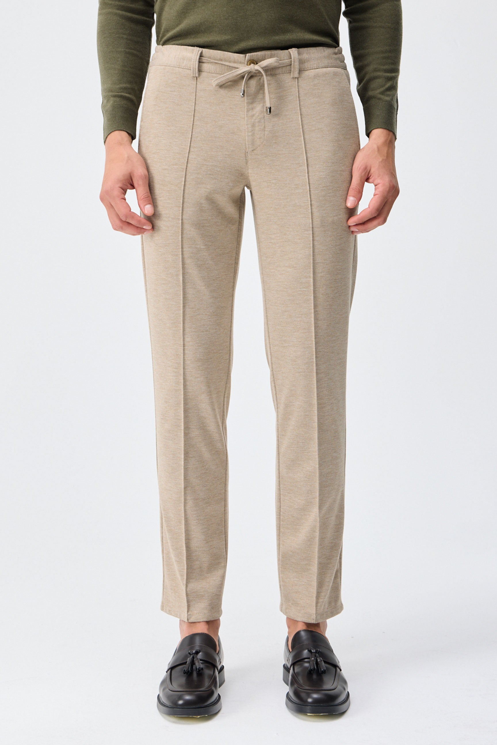 Elegante Herrenhose mit Kordelzug in Taupe- und Haferflockenbeige, taillierte Passform