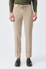 Beigefarbener Herren-Anzug aus weichem Jersey, elegant-lässig, bestehend aus Blazer und Hose