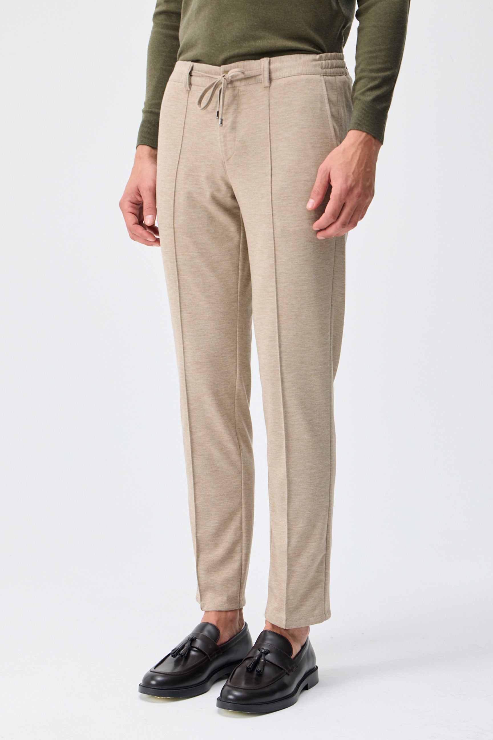Elegante Herrenhose mit Kordelzug in Taupe- und Haferflockenbeige, taillierte Passform