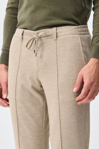 Elegante Herrenhose mit Kordelzug in Taupe- und Haferflockenbeige, taillierte Passform