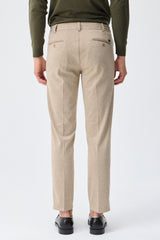 Elegante Herrenhose mit Kordelzug in Taupe- und Haferflockenbeige, taillierte Passform