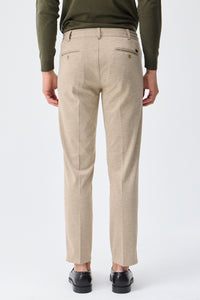Elegante Herrenhose mit Kordelzug in Taupe- und Haferflockenbeige, taillierte Passform