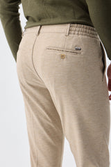 Elegante Herrenhose mit Kordelzug in Taupe- und Haferflockenbeige, taillierte Passform