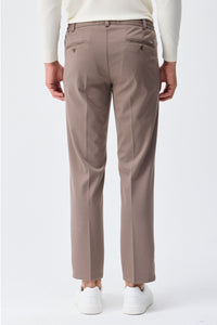 Elegante Herrenhose in Taupe-Braun mit Kordelzug, taillierte, schmal zulaufende Passform