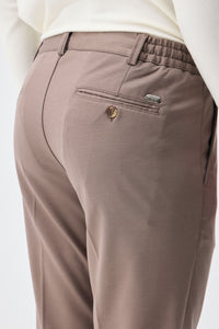 Elegante Herrenhose in Taupe-Braun mit Kordelzug, taillierte, schmal zulaufende Passform