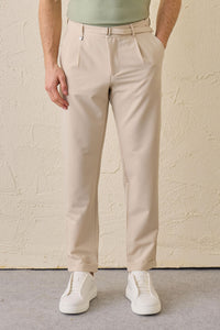 Beige Herren-Gurkha-Hose mit Bundfalten, verstellbarer Bund, taillierte, schmal zulaufende Passform