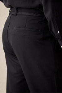 Schwarze Herren-Gurkha-Hose mit Bundfalten, verstellbarer Bund, taillierte, schmal zulaufende Passform