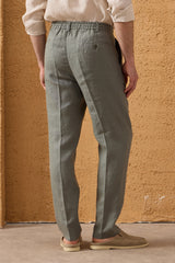 Herrenhose aus 100 % Leinen in Salbeigrün mit Bundfalten und Kordelzug, bequeme, gerade Passform