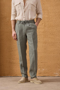 Herrenhose aus 100 % Leinen in Salbeigrün mit Bundfalten und Kordelzug, bequeme, gerade Passform
