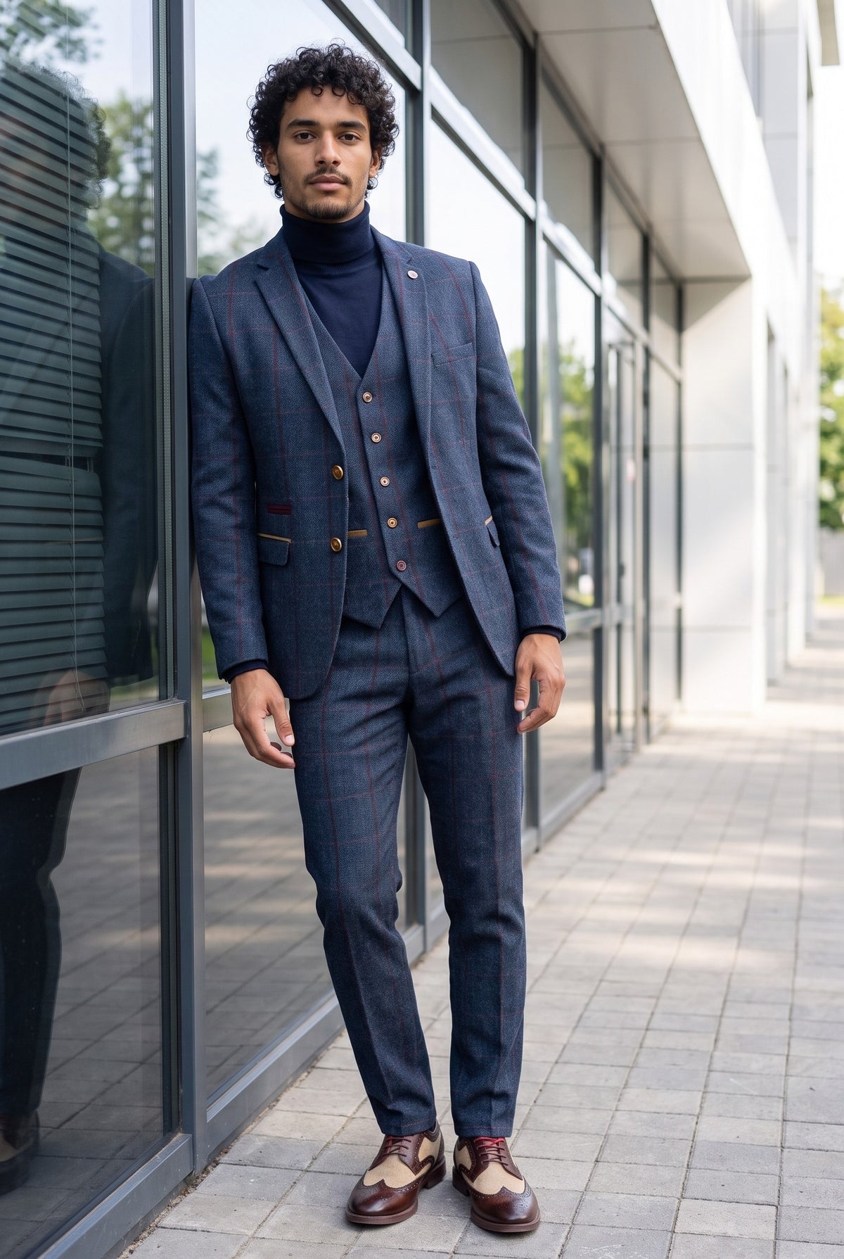 Look #646 styled with Herren-Rollkragenpullover in Marineblau, weicher Viskose-Mix, Langarm-Strickpullover