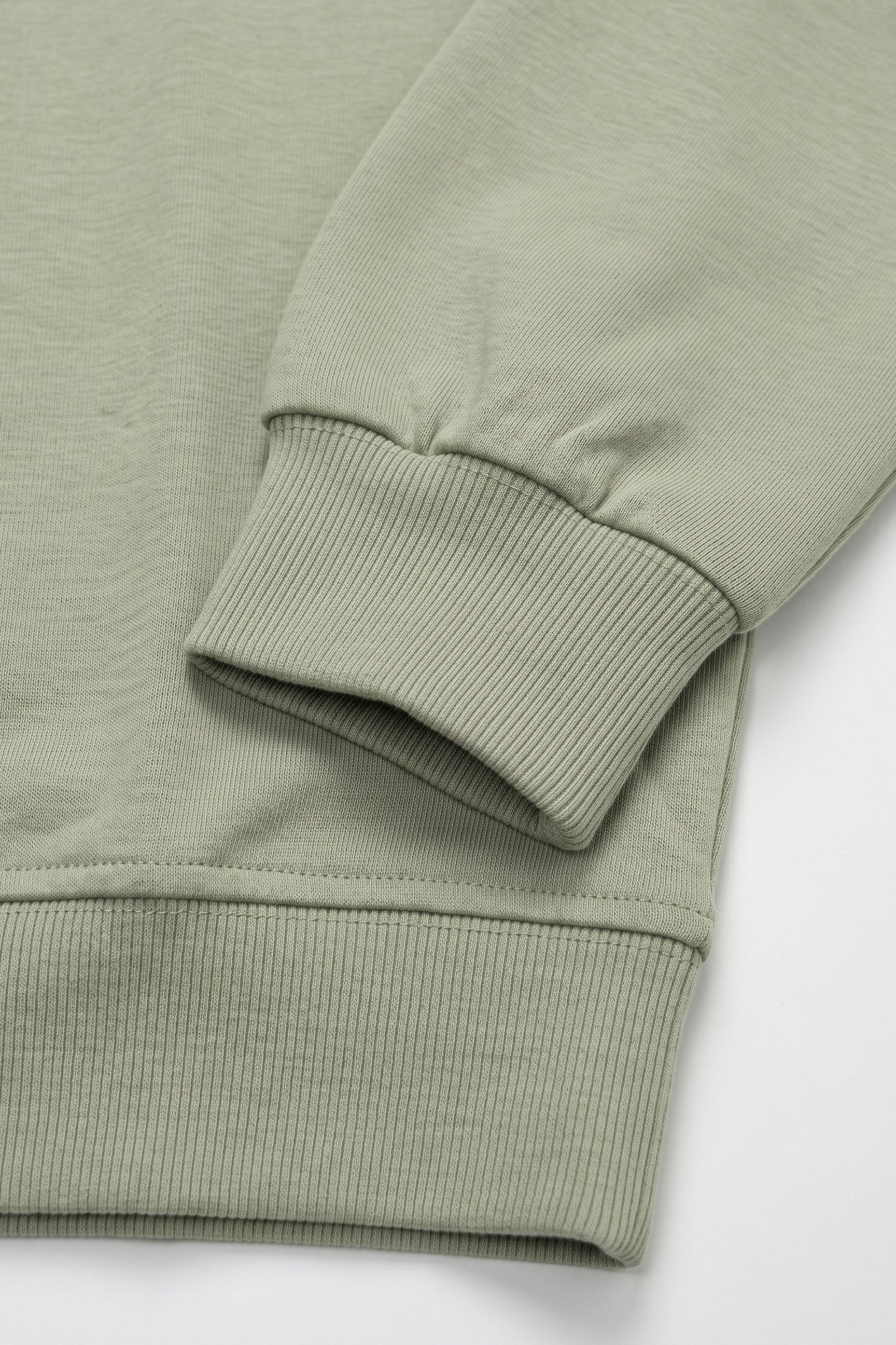 Herren-Sweatshirt in Salbeigrün aus Baumwollmischgewebe mit Rundhalsausschnitt, langen Ärmeln und Stretchanteil