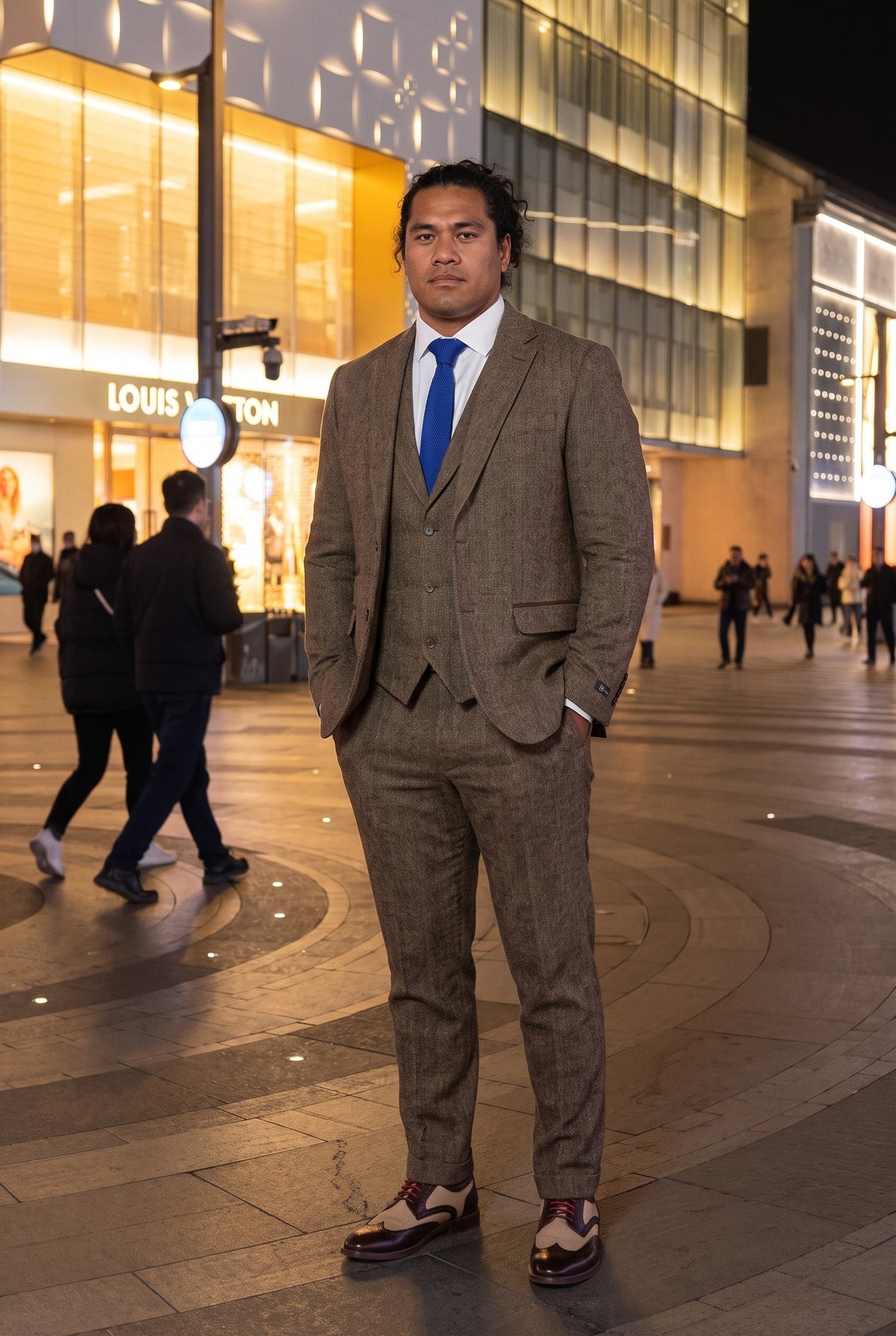 Look #966 styled with Eichenbrauner 3-teiliger Tweed-Anzug mit Fischgrätenmuster