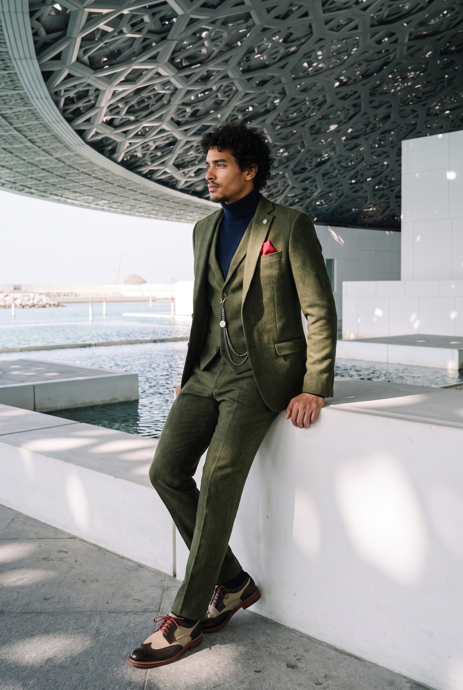 Look #706 styled with Herren-Rollkragenpullover in Marineblau, weicher Viskose-Mix, Langarm-Strickpullover