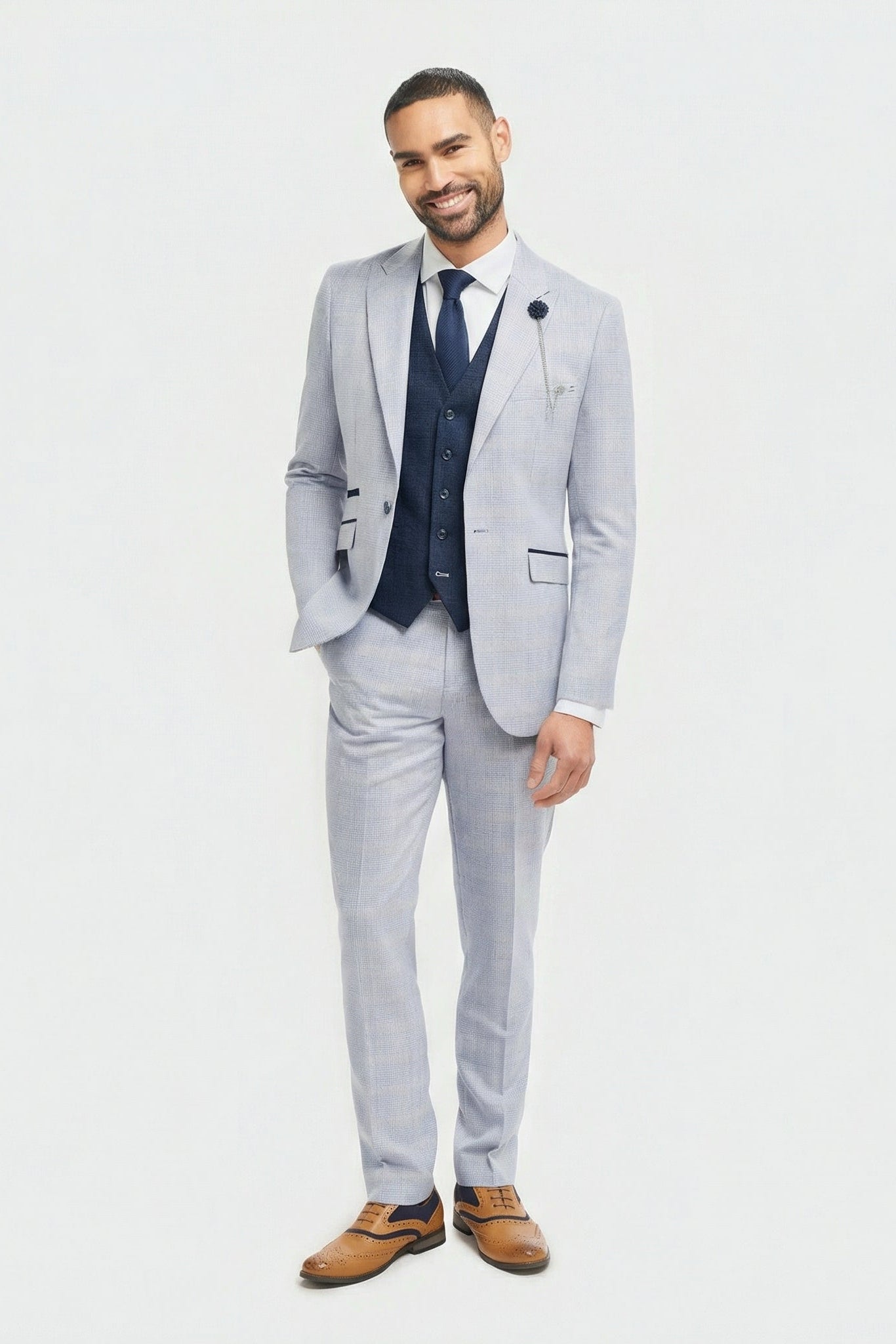 Hellblauer, karierter Prince-of-Wales-Dreiteiler für Herren mit marineblauer Weste