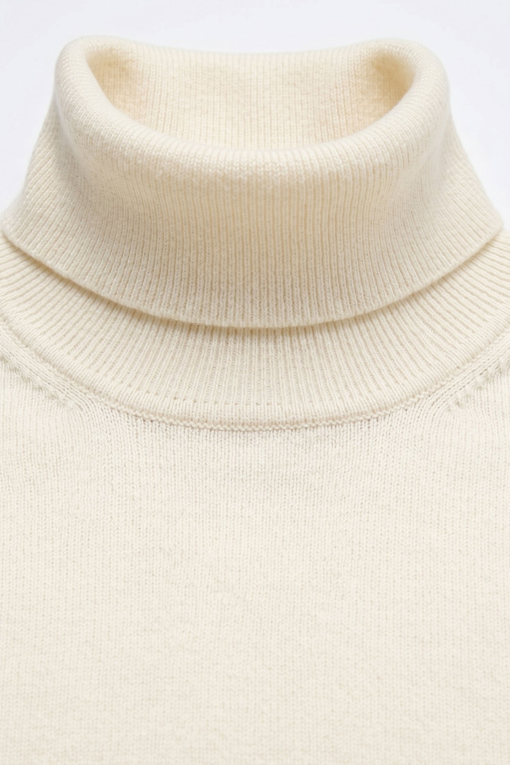 Herren-Rollkragenpullover in Creme, weicher Viskose-Mischgewebe, Langarm-Strickpullover