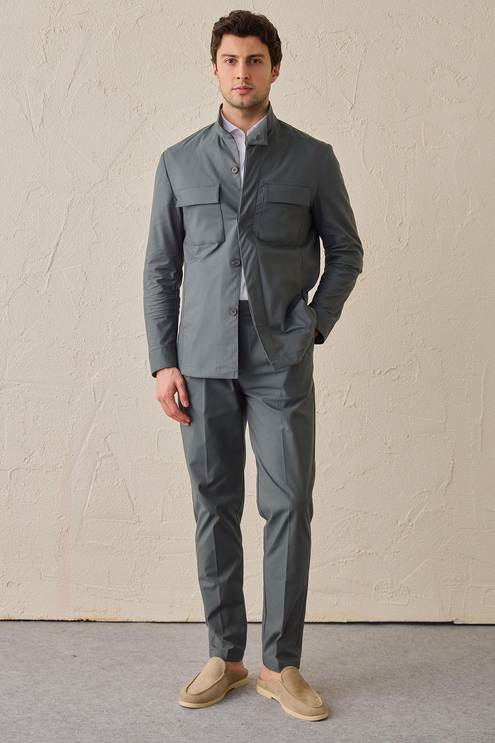 Salbeigrüne, plissierte, elegante Freizeithose für Herren, klassische Passform
