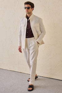 Weiße, plissierte, elegante Freizeithose für Herren, klassische Passform