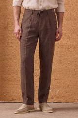 Herrenhose aus braunem 100% Leinen mit Bundfalten und Kordelzug, bequeme, gerade Passform