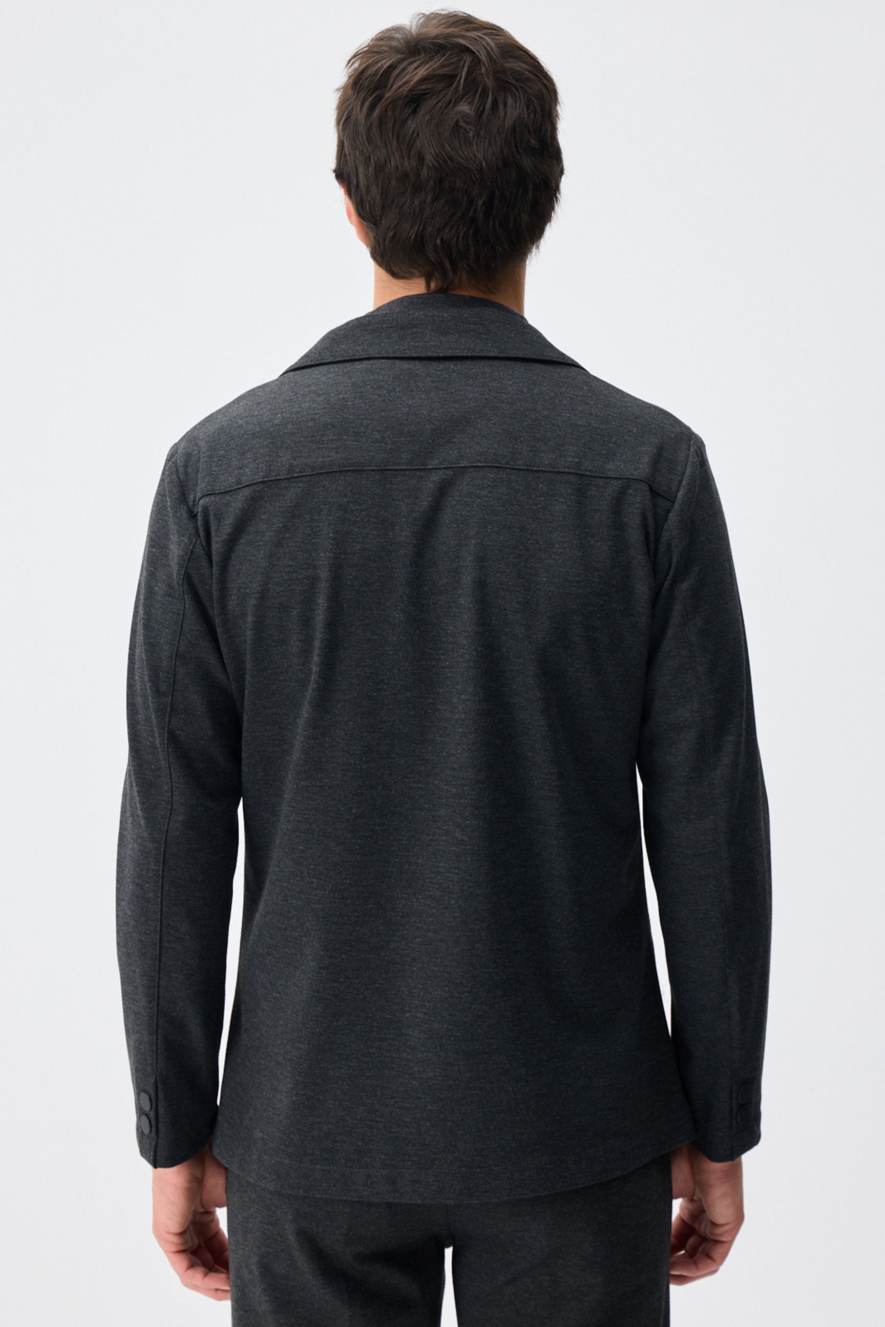 Herren-Anzugset aus anthrazitfarbenem, weichem Jersey, bestehend aus Blazer und Hose.