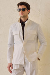 Weißer, eleganter 2-teiliger Herrenanzug im Safari-Stil mit Stehkragen und Stretchanteil