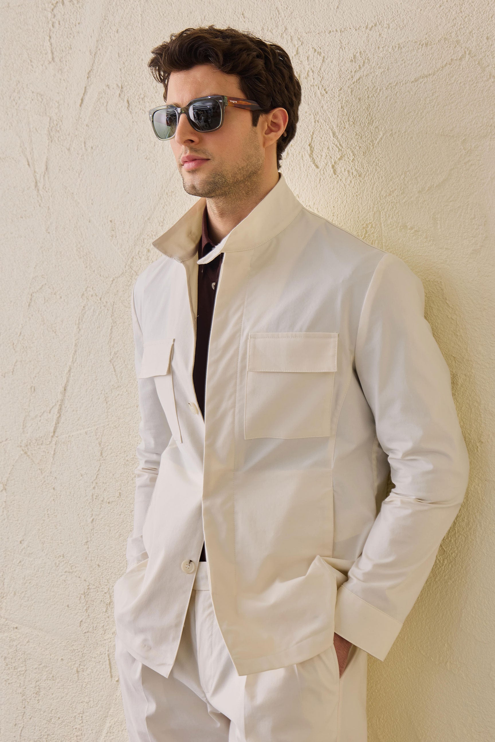 Weißer, eleganter 2-teiliger Herrenanzug im Safari-Stil mit Stehkragen und Stretchanteil
