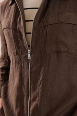 Herren-Leinenanzug, zweiteilig, elegant-lässig, aus braunem Leinen, mit Reißverschluss vorne, im Safari-Stil, Sommer