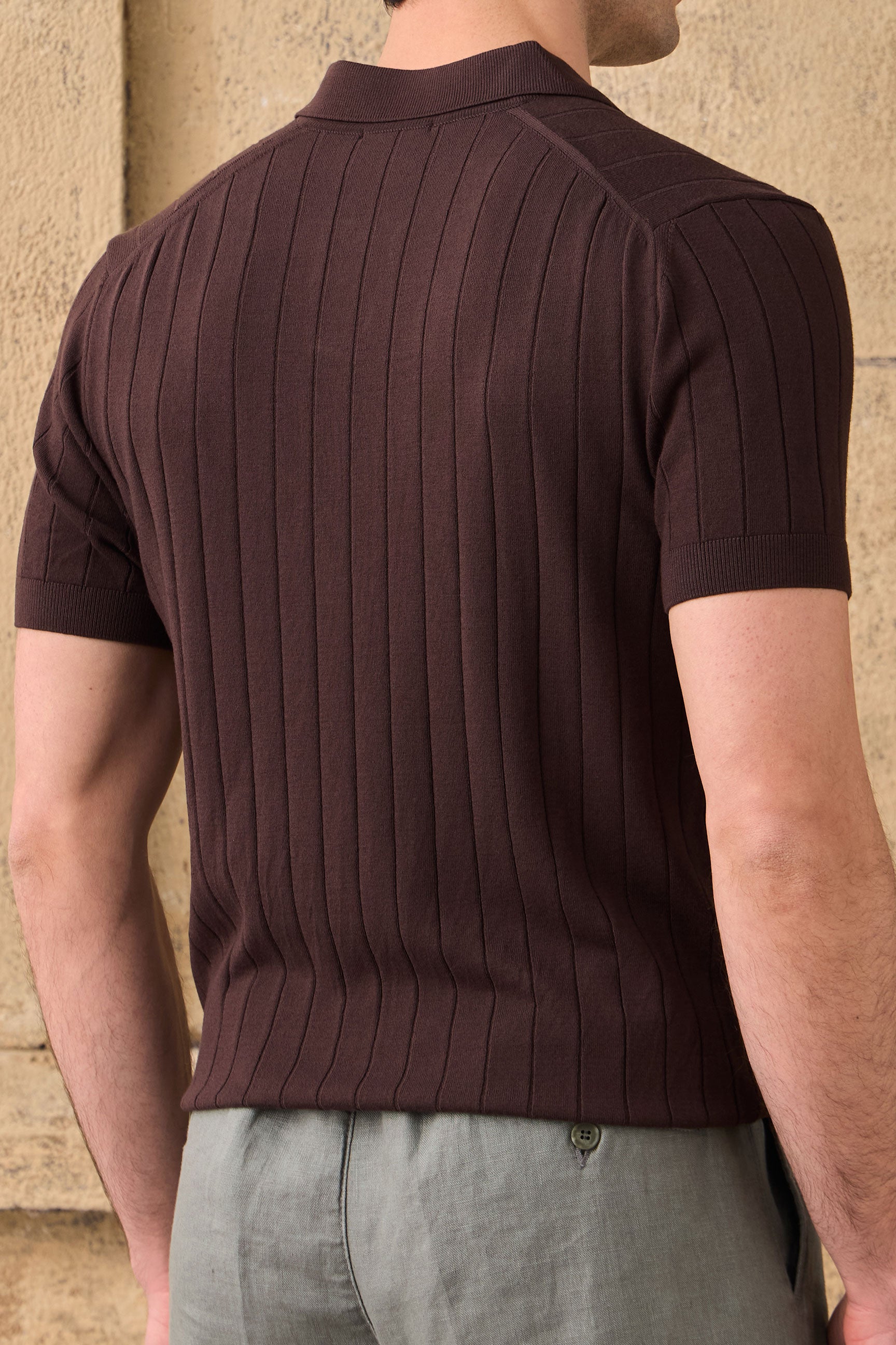 Braunes Herren-Poloshirt mit Rippstrick