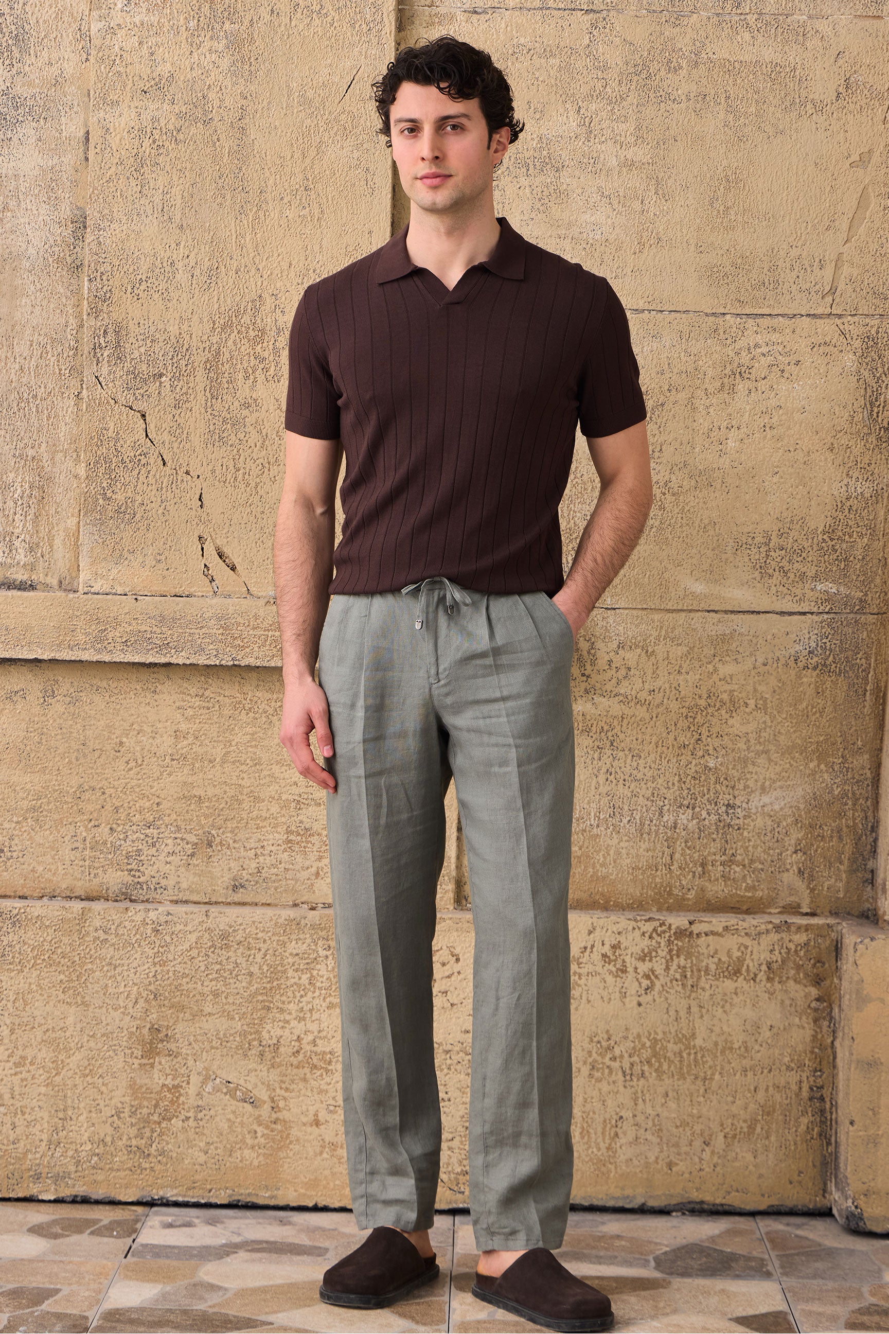 Braunes Herren-Poloshirt mit Rippstrick