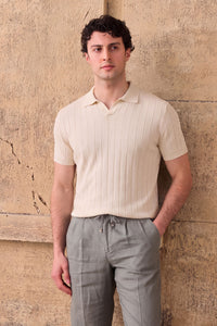 Herren-Polohemd aus cremefarbenem Rippstrick