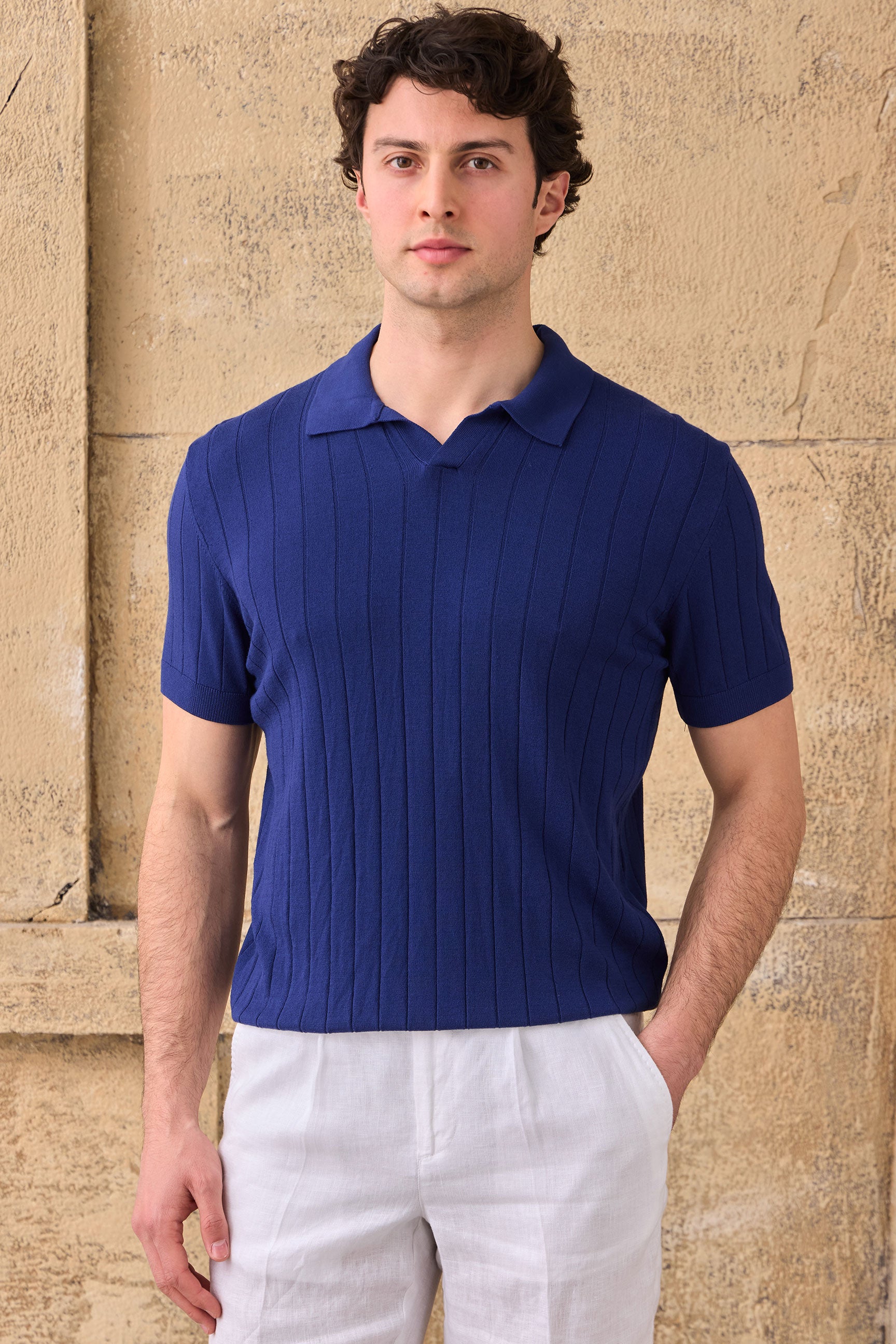 Herren-Poloshirt aus marineblauem Rippstrick