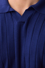 Herren-Poloshirt aus marineblauem Rippstrick