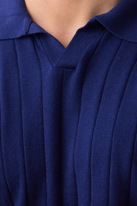 Herren-Poloshirt aus marineblauem Rippstrick
