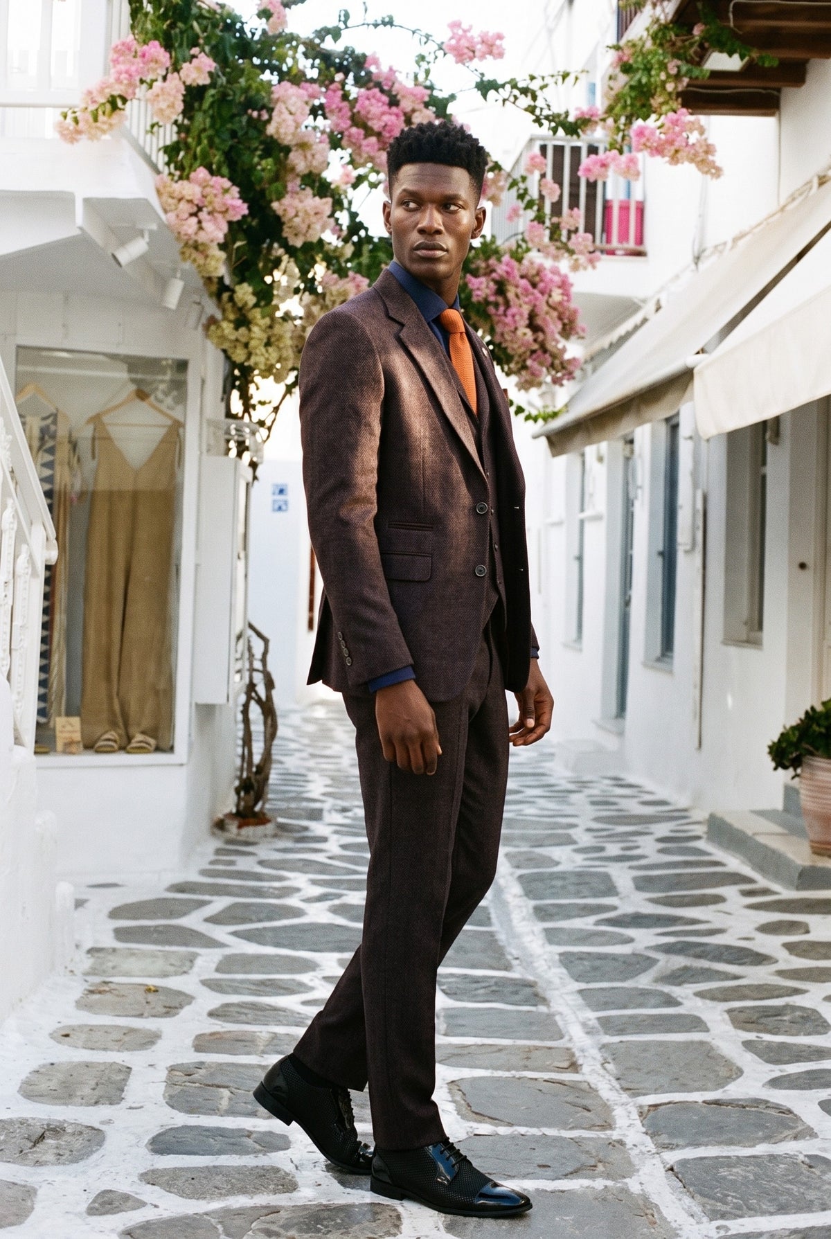 Look #993 styled with Pflaumenfarbener 3-teiliger Tweed-Anzug mit Fischgrätenmuster für Herren