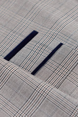 Hugo Herrenanzug, hellgrau, dreiteilig, mit marineblauem Karomuster und Samtbesatz