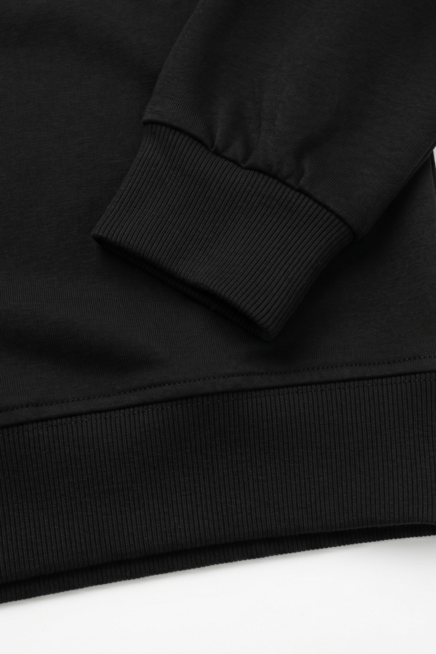 Herren-Sweatshirt aus schwarzem Baumwollmischgewebe mit Rundhalsausschnitt, langen Ärmeln und Stretchanteil