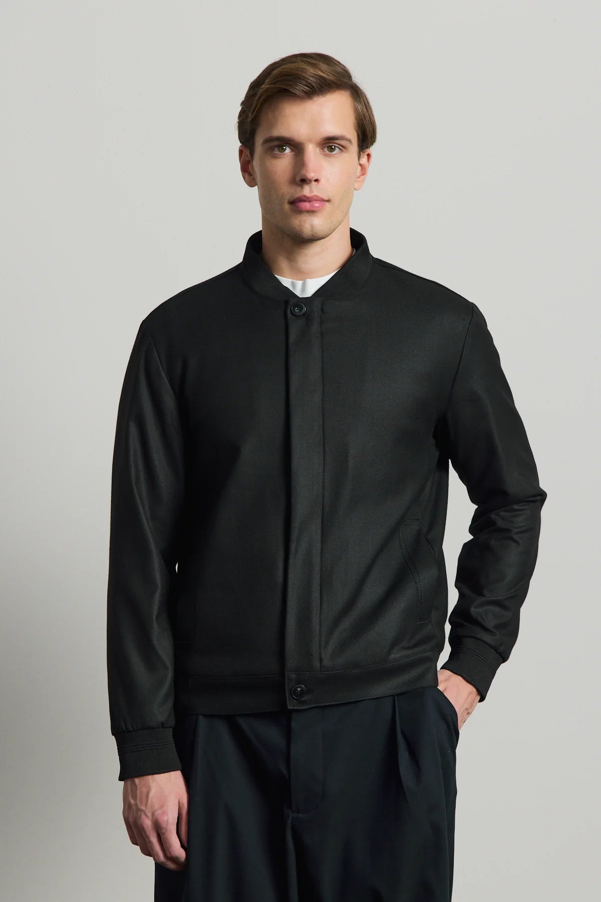 Schwarze, minimalistische, elegante Bomberjacke für Herren