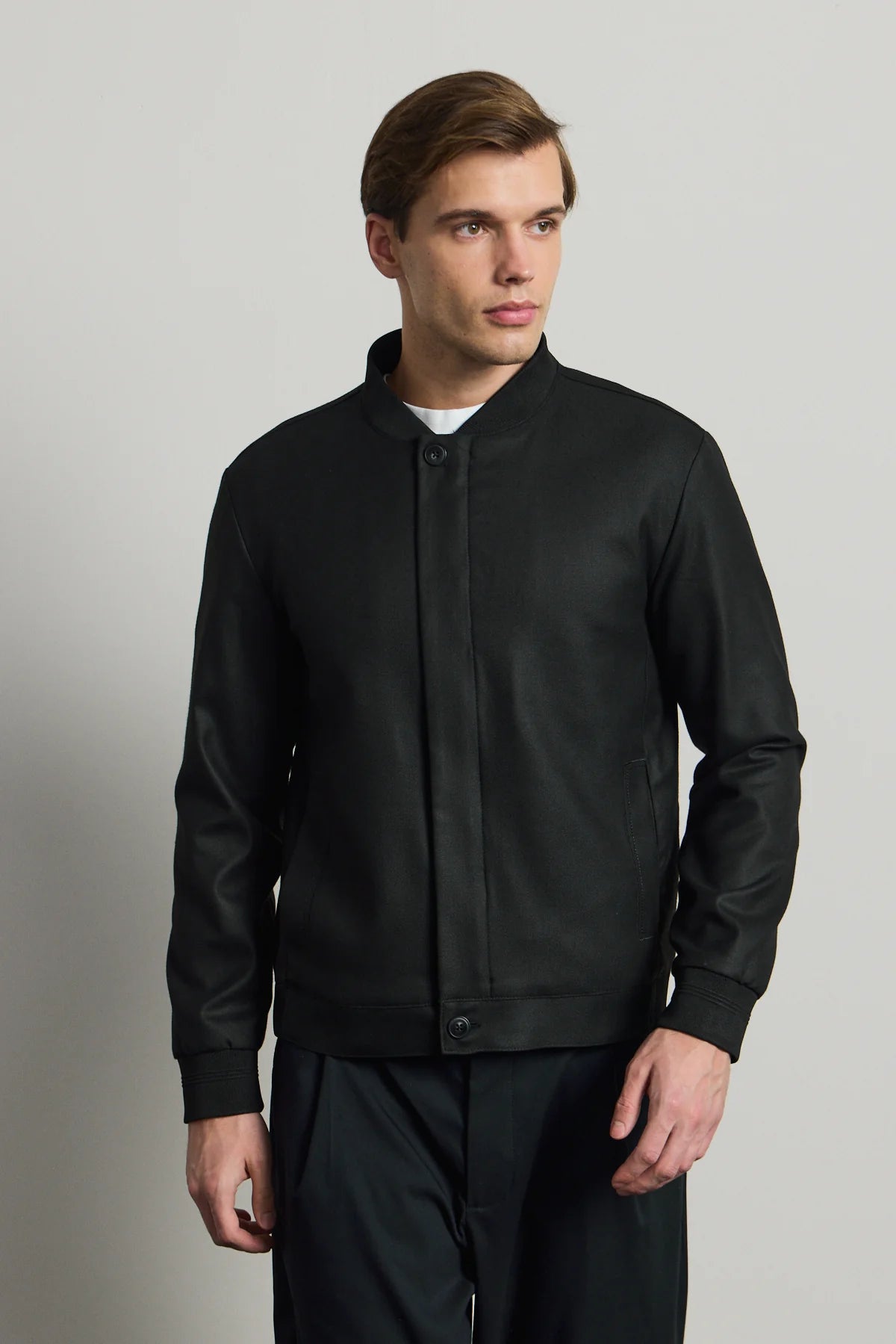 Schwarze, minimalistische, elegante Bomberjacke für Herren
