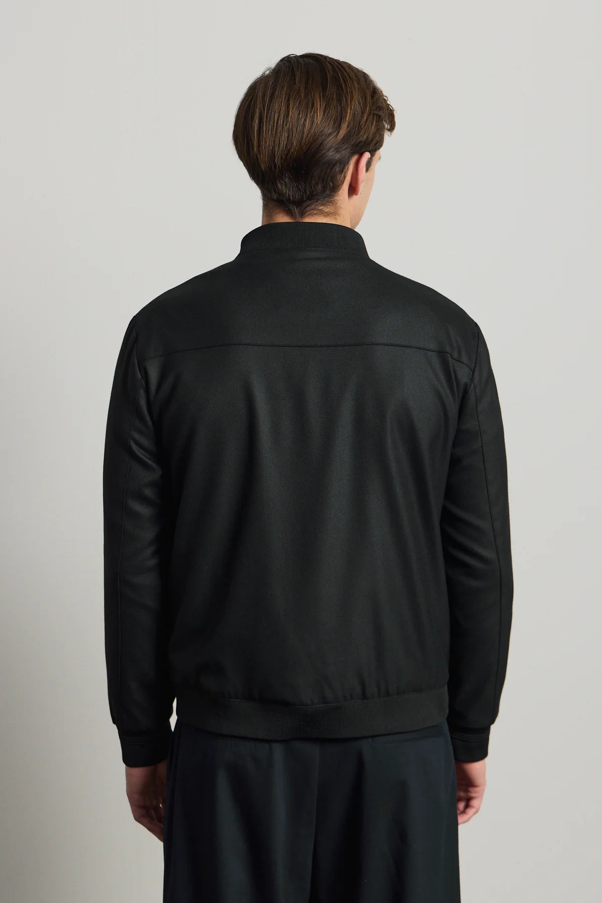 Schwarze, minimalistische, elegante Bomberjacke für Herren