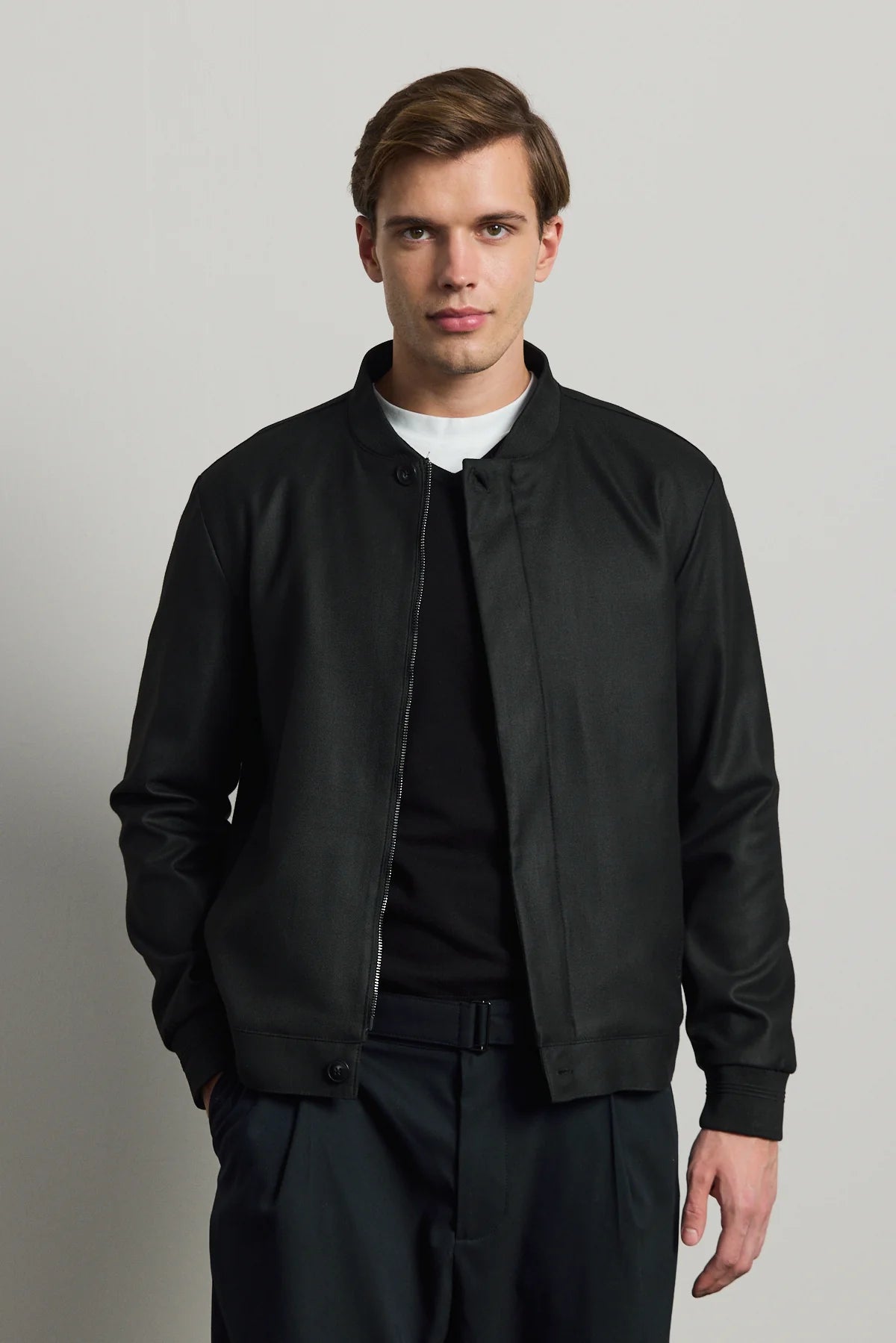 Schwarze, minimalistische, elegante Bomberjacke für Herren