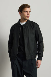 Schwarze, minimalistische, elegante Bomberjacke für Herren