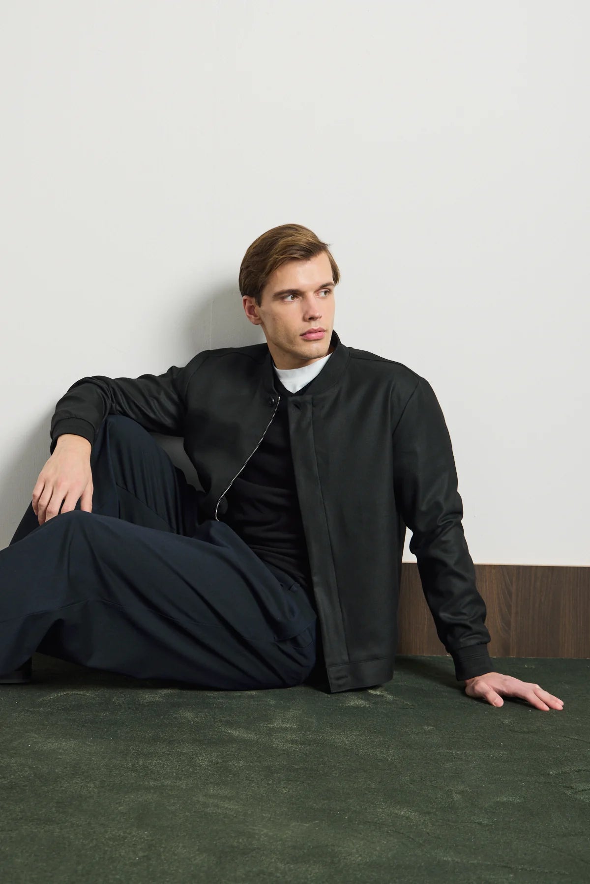 Schwarze, minimalistische, elegante Bomberjacke für Herren