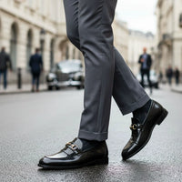 Schwarze Herren-Slipper aus Lack-PU