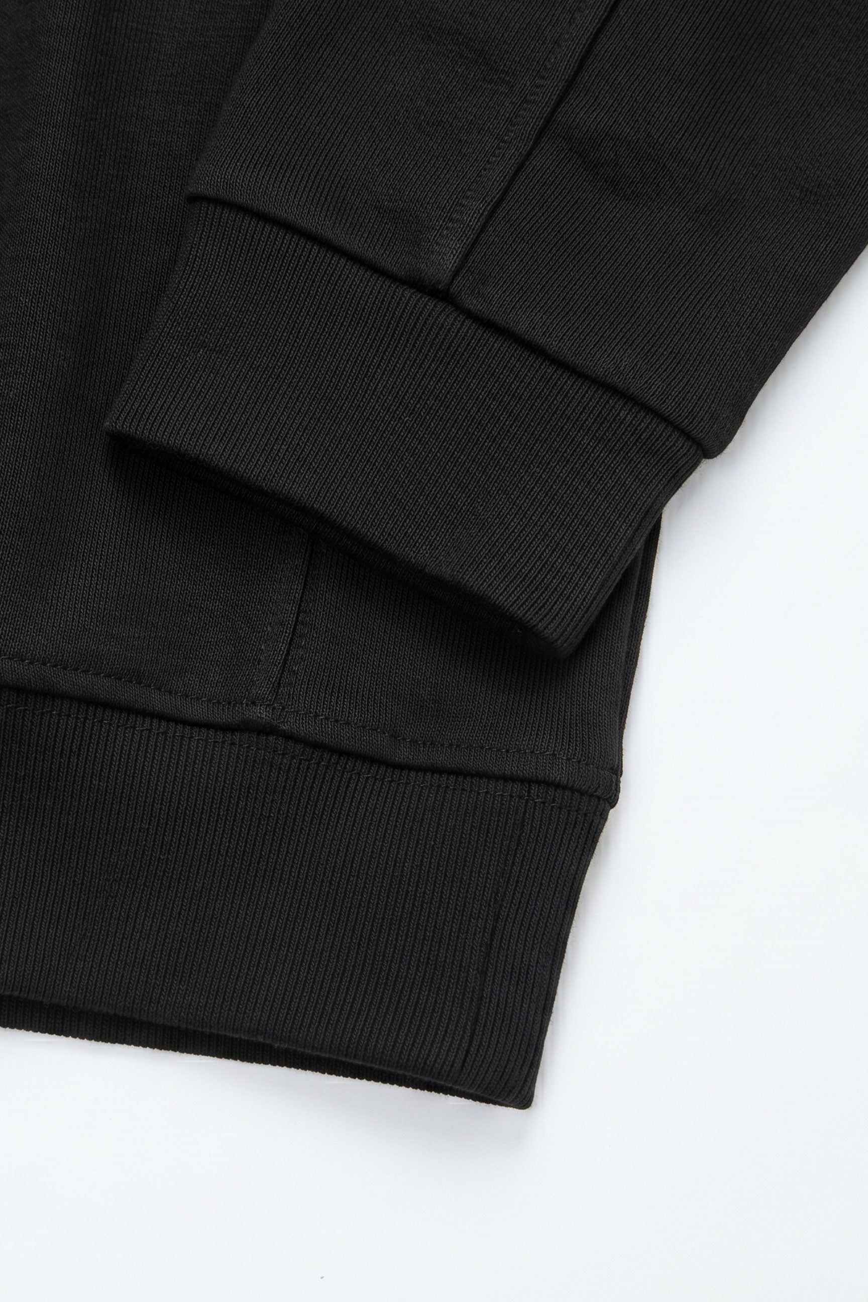 Schwarzer Herren-Pullover mit Viertelreißverschluss und Stehkragen aus Baumwollmischgewebe