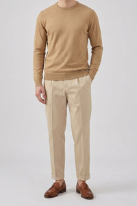 Herren-Strickpullover in Kamelbraun mit Rundhalsausschnitt, normale Passform