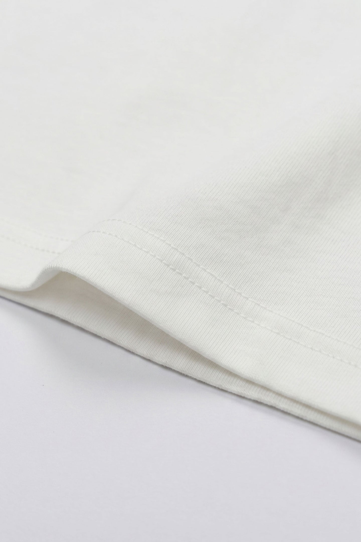 Klassisches cremeweißes Herren-T-Shirt aus Baumwolle