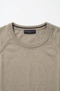 Klassisches khakifarbenes Herren-Strickshirt mit kurzen Ärmeln und Rundhalsausschnitt