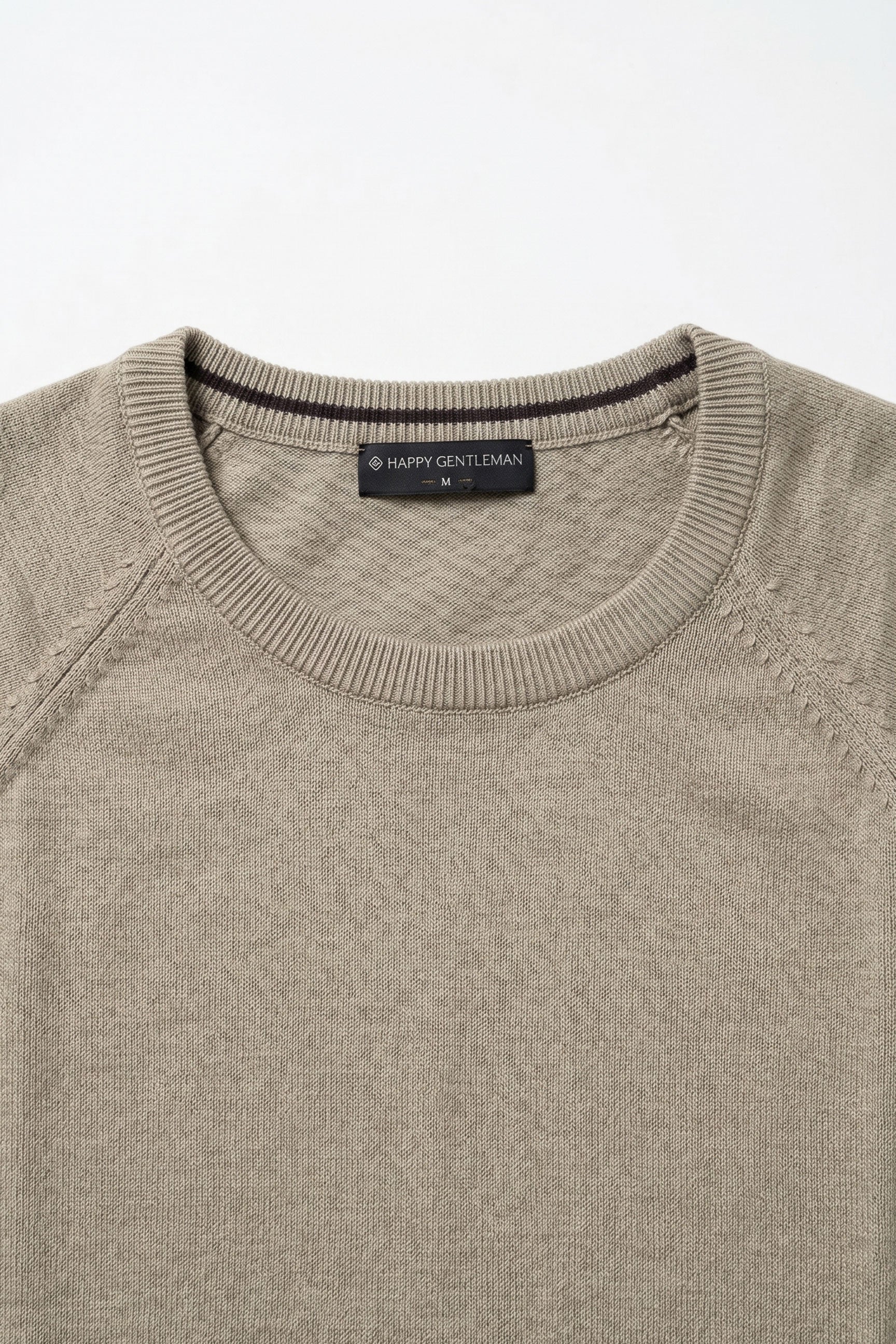 Klassisches khakifarbenes Herren-Strickshirt mit kurzen Ärmeln und Rundhalsausschnitt