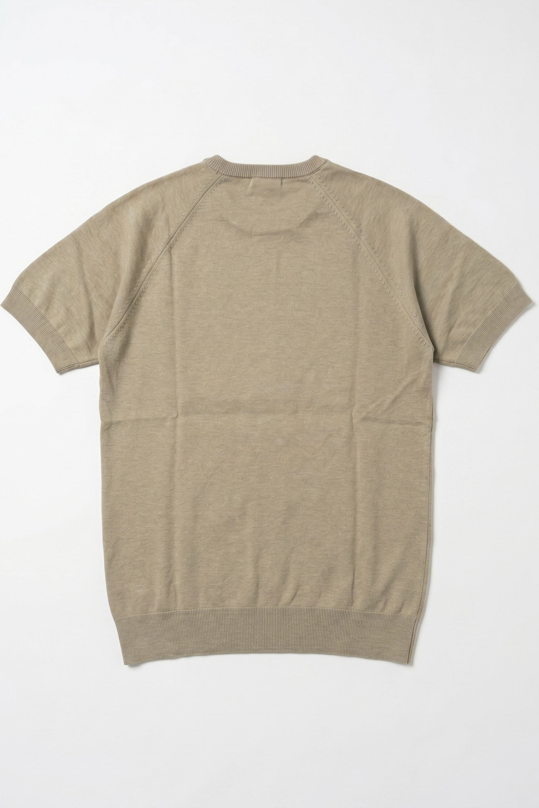 Klassisches khakifarbenes Herren-Strickshirt mit kurzen Ärmeln und Rundhalsausschnitt