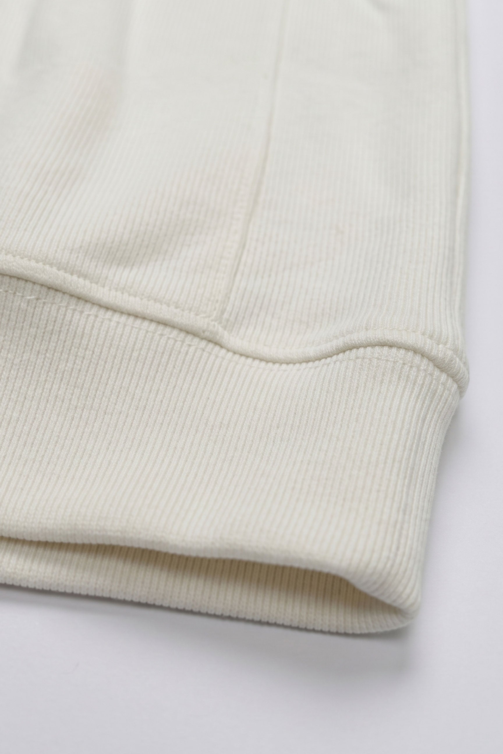 Herren-Sweatshirt mit Viertelreißverschluss in Off-White, Baumwollmischung, Stehkragen