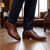 Klassische, formelle Herren-Brogue-Schnürschuhe aus burgunderrotem Leder